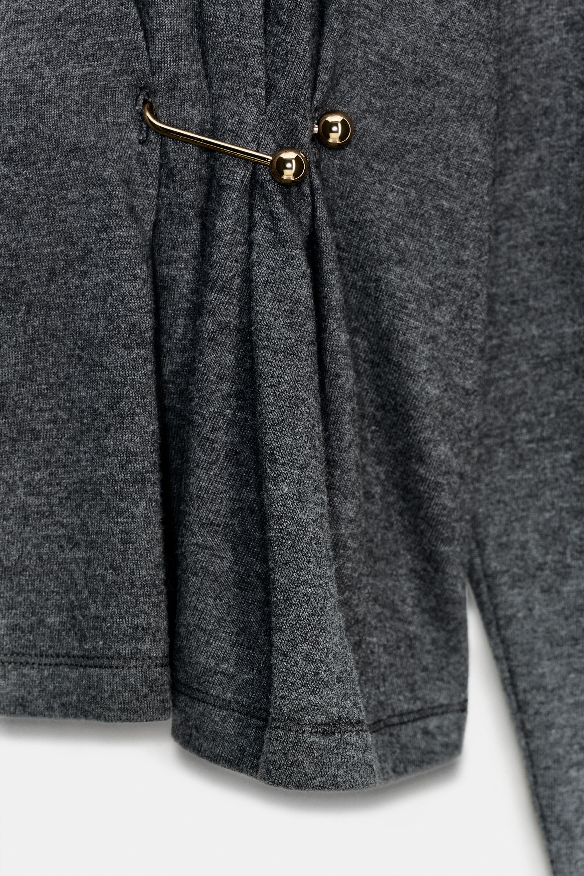 SOFT METAL APPLIQUÉ TOP